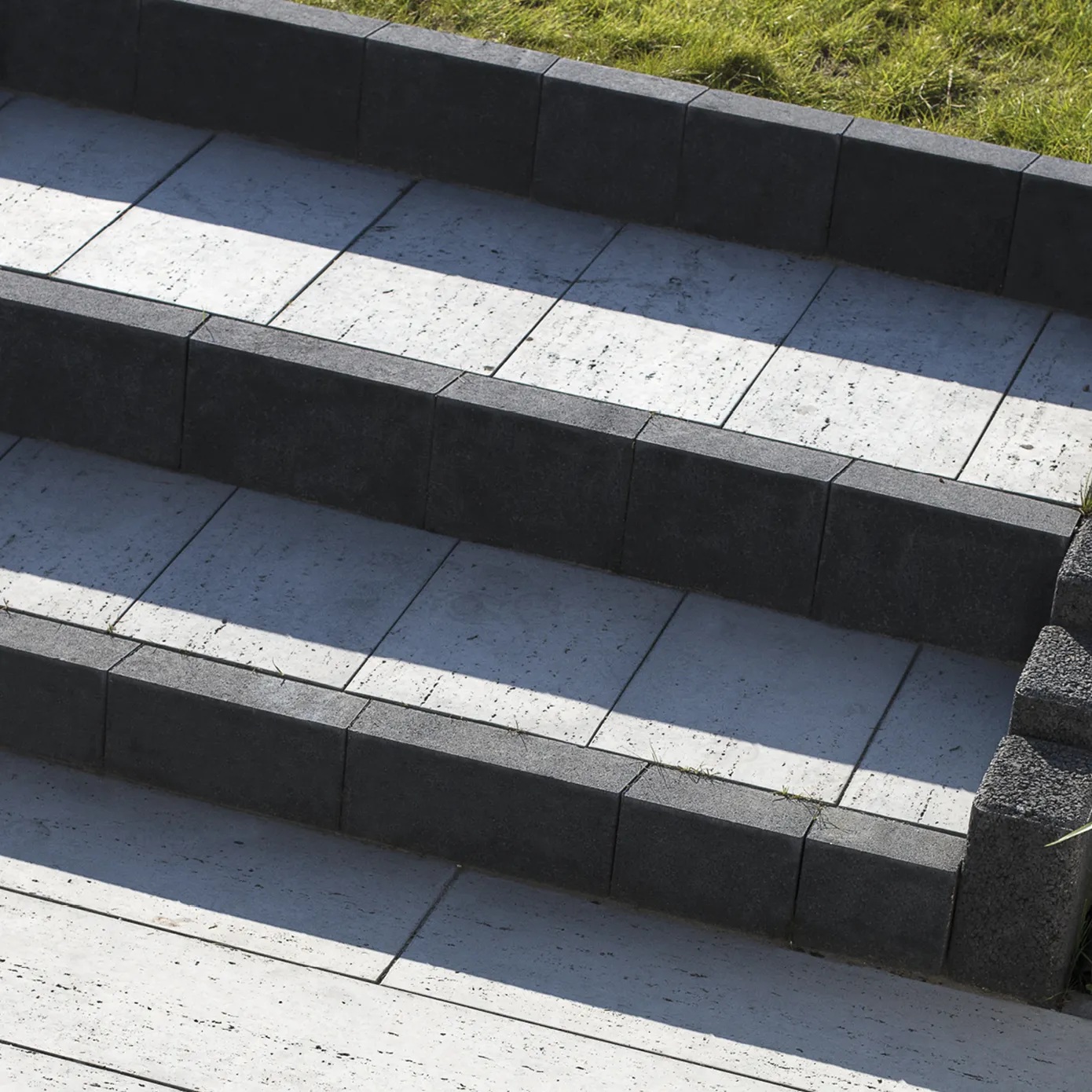 Polbruk Obrzeże Modern – inspiracja nawierzchni lub aranżacji ogrodowej, zdjęcie 1 z 2